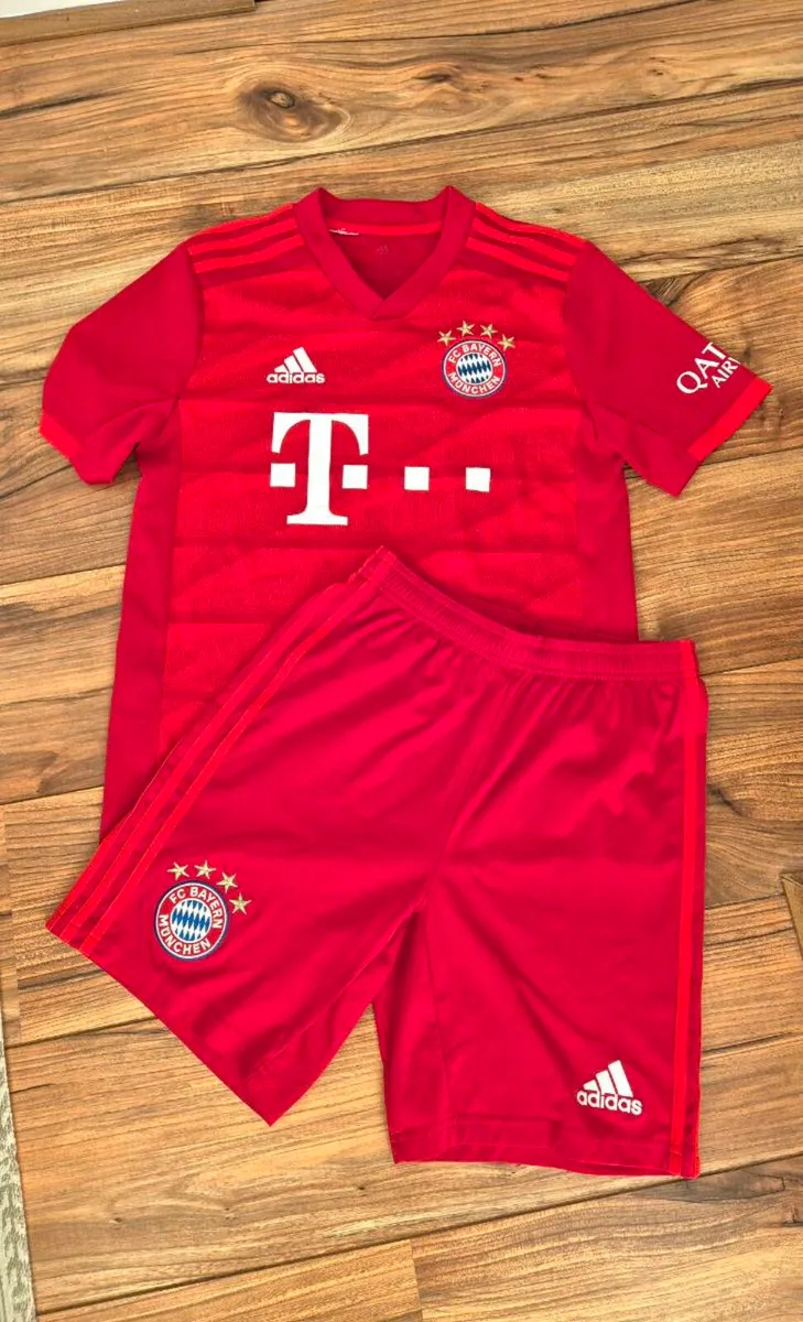 FC Bayern Munchen Set 13-14 years - Image 1