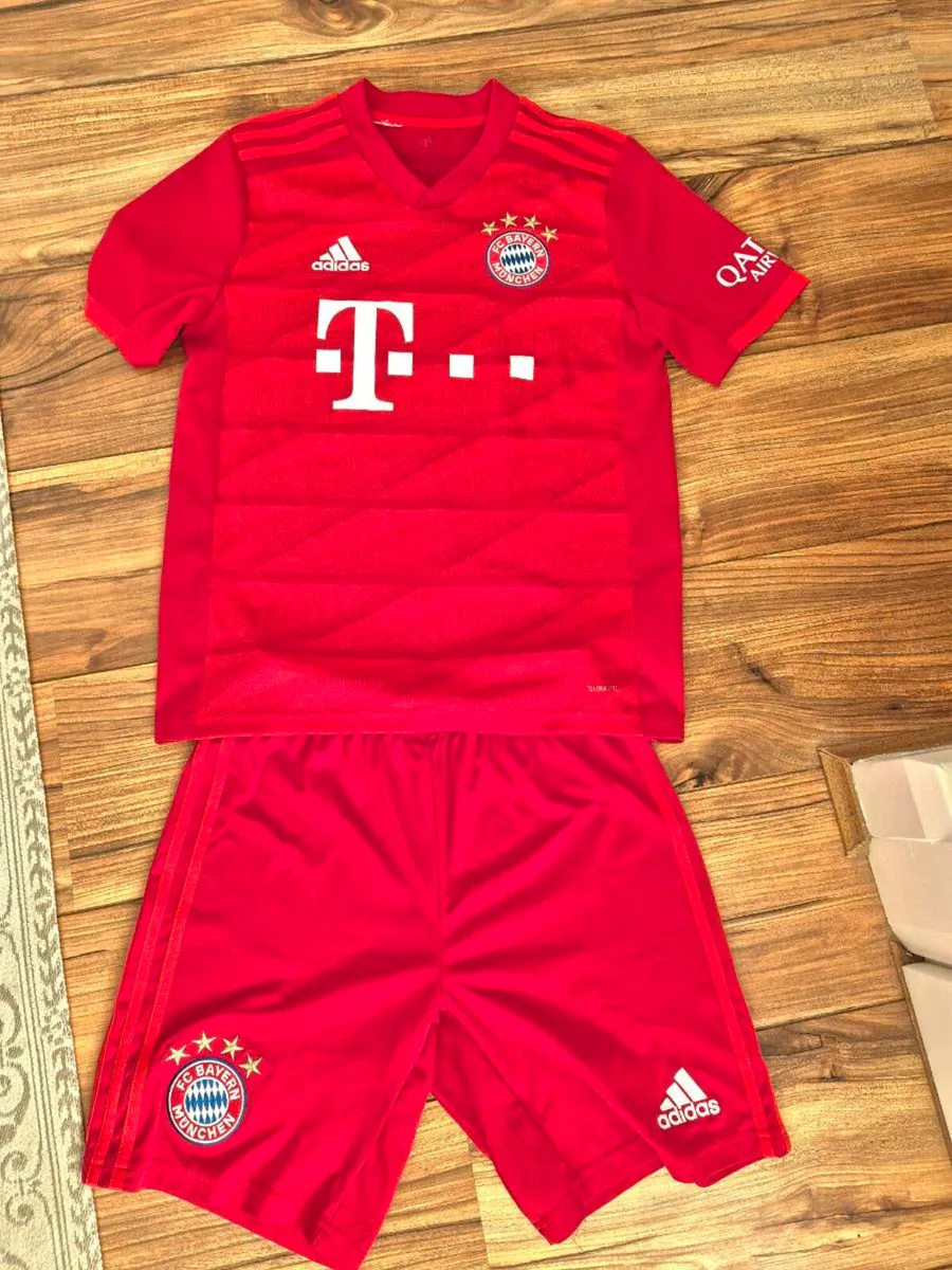 FC Bayern Munchen Set 13-14 years - Image 2