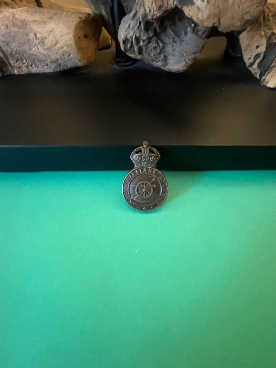 WW1 Royal Military Academy Cap Badge - Image 1