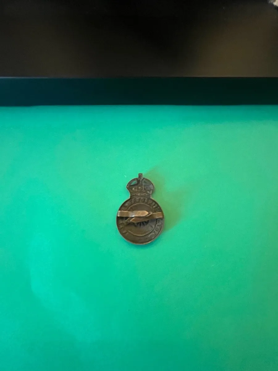 WW1 Royal Military Academy Cap Badge - Image 2