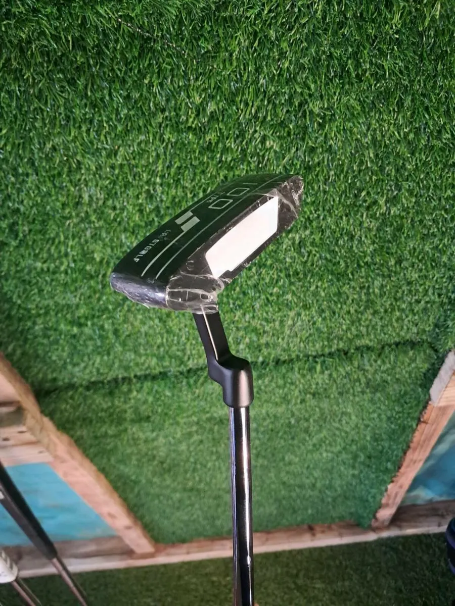 Brand new putter - Image 1