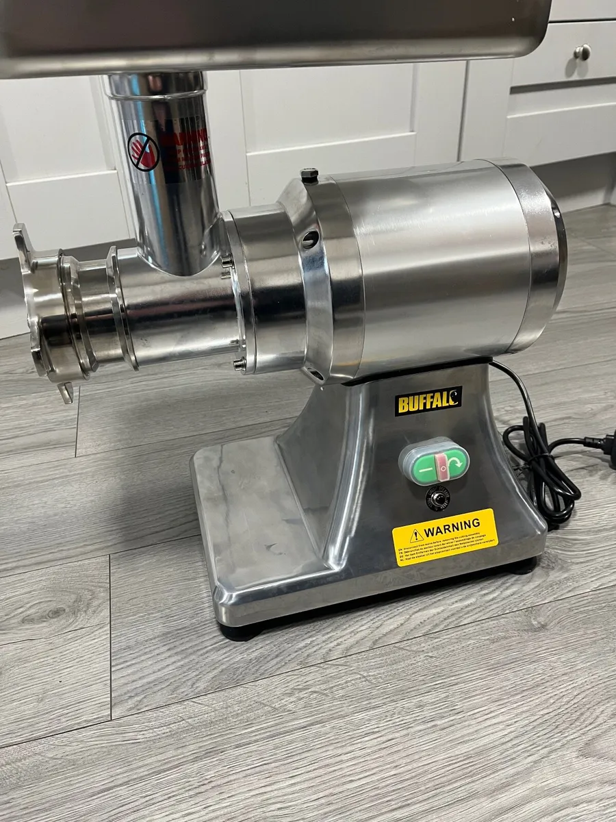 Bufallo heavy duty meat mincer size 22 - Image 4