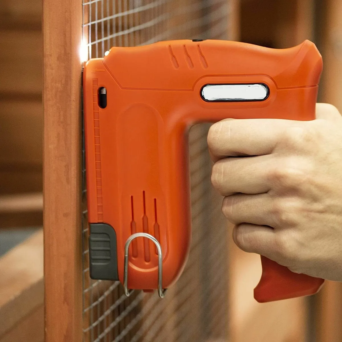 Cordless 4V Nail Gun with Bag and 2000 Staples - Image 3