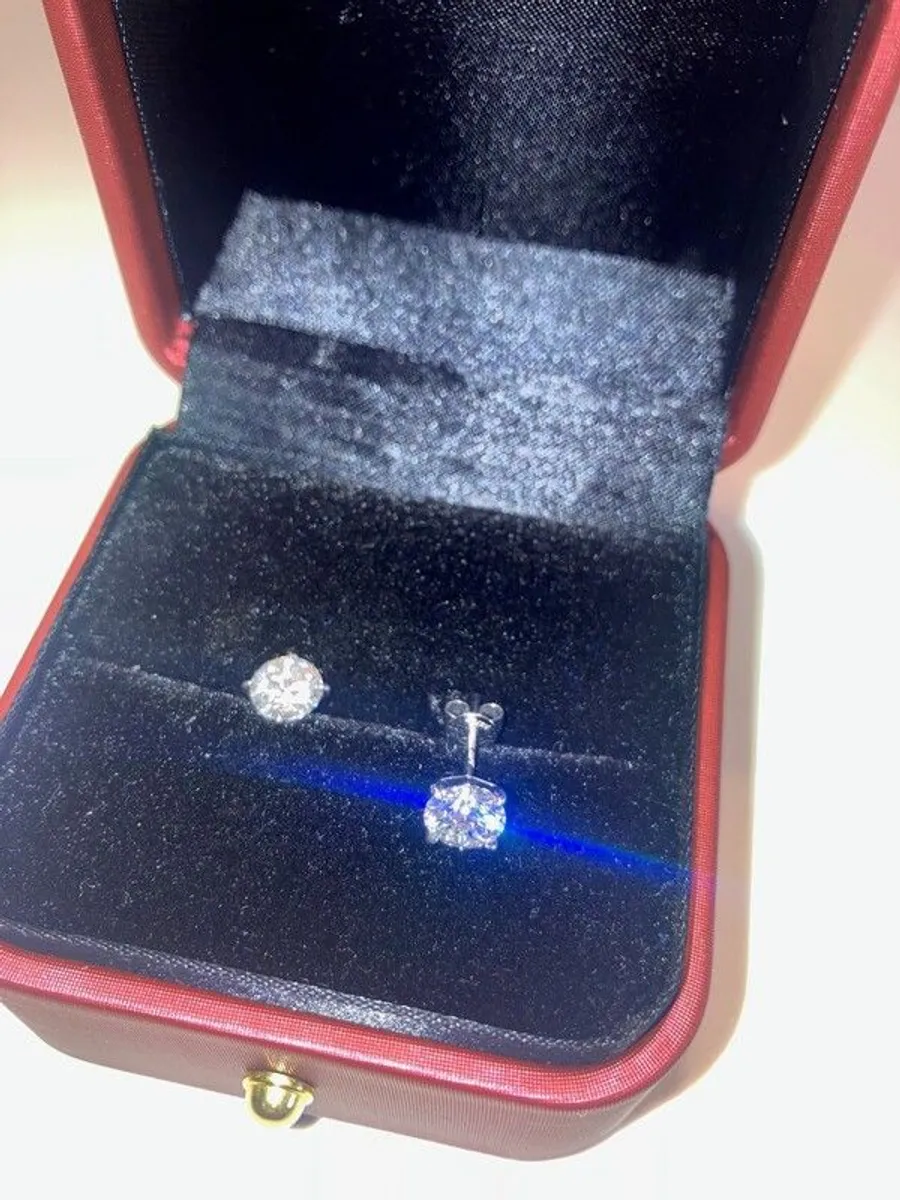 New 9k White Gold Earrings 1.2ct Ttl Weight - Image 1