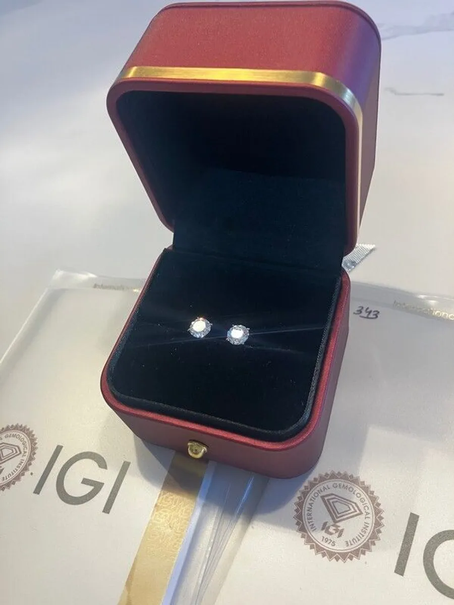 New 9k White Gold Earrings 1.2ct Ttl Weight - Image 2