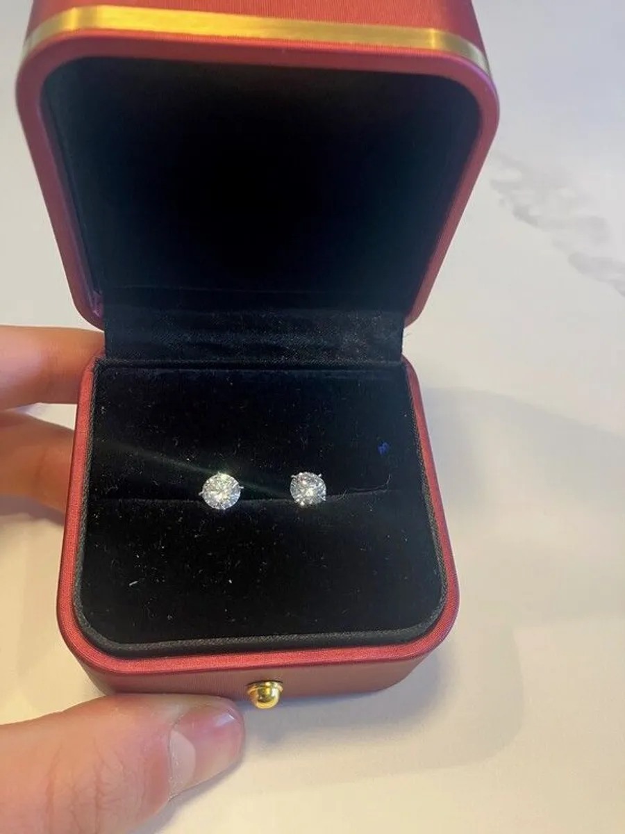New 9k White Gold Earrings 1.2ct Ttl Weight - Image 3