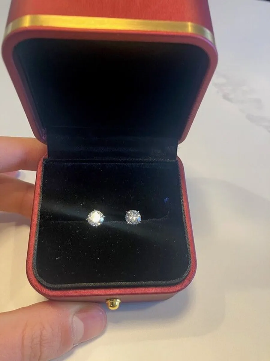 New 9k White Gold Earrings 1.2ct Ttl Weight - Image 4