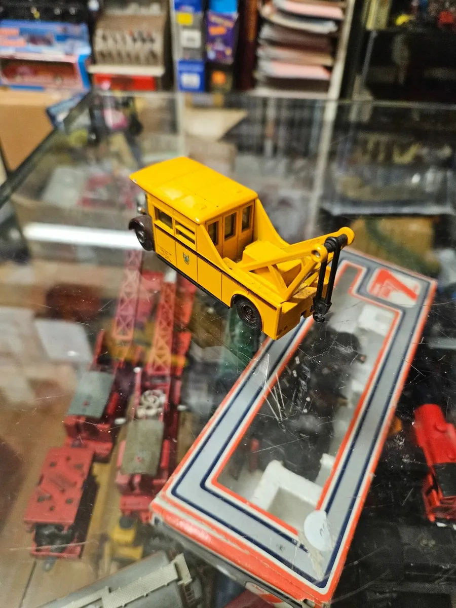 Corgi Bus Tow Truck - Image 2