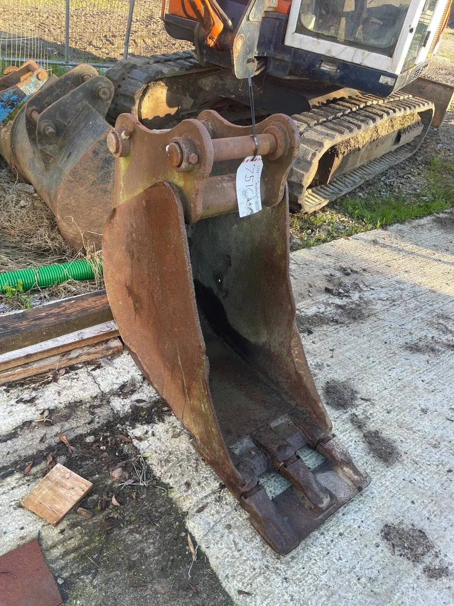 18” gummy bucket 60mm pins - Image 1