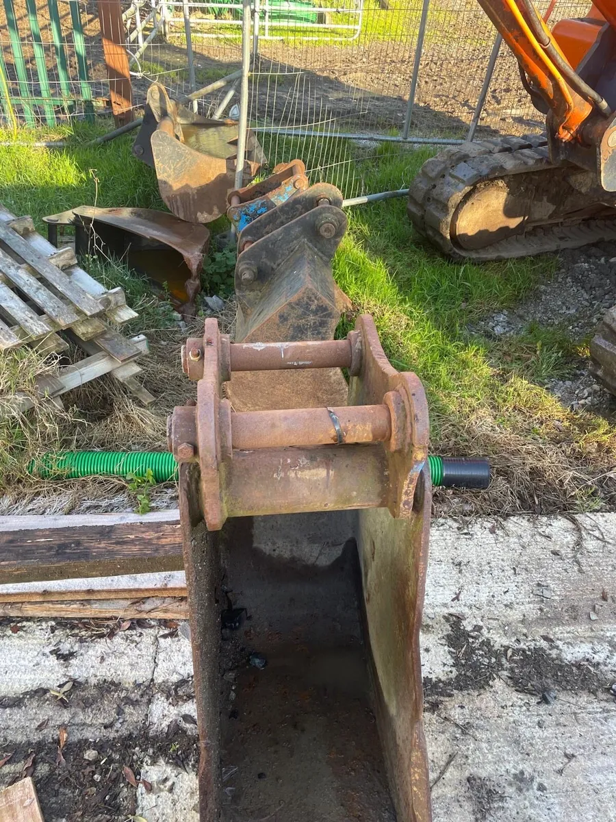 18” gummy bucket 60mm pins - Image 3