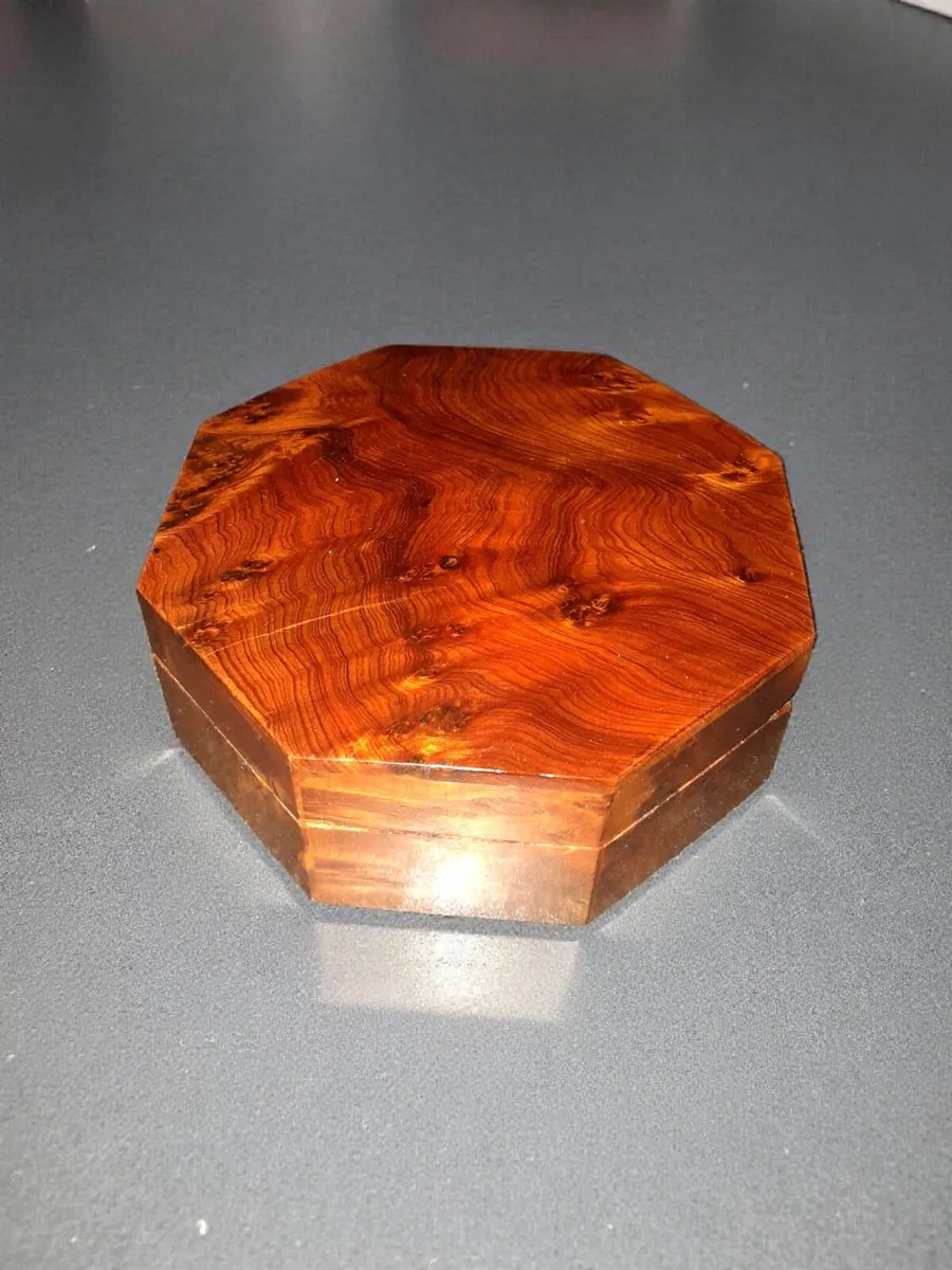 Beautiful wooden hexagonal jewellery box - Image 1