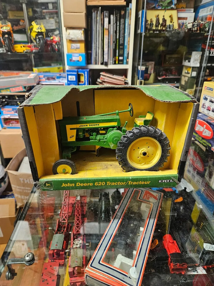 Britains ERTL John Deere Tractor 1:16 - Image 1