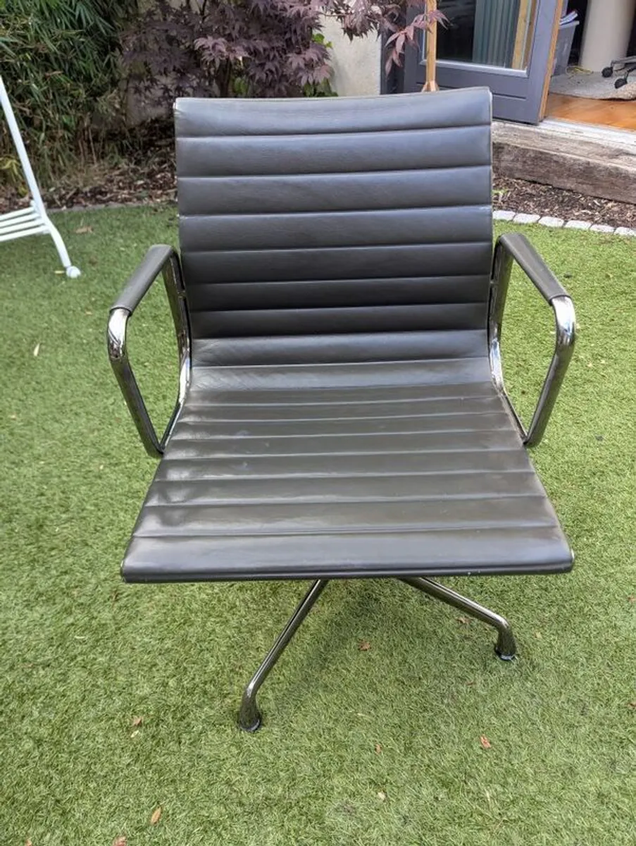 Eames Aluminum - Image 1