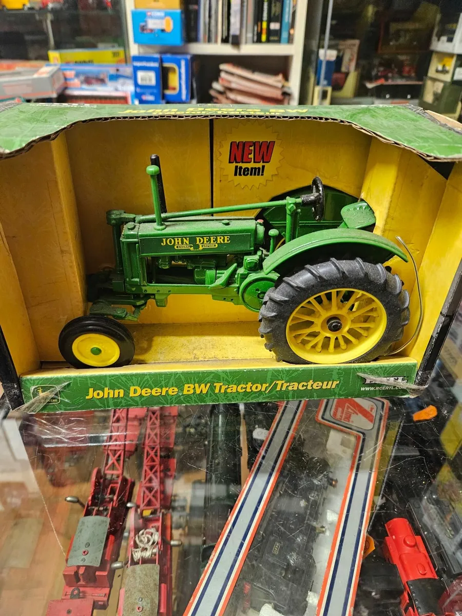 Britains ERTL John Deere Tractor 1:16 - Image 1