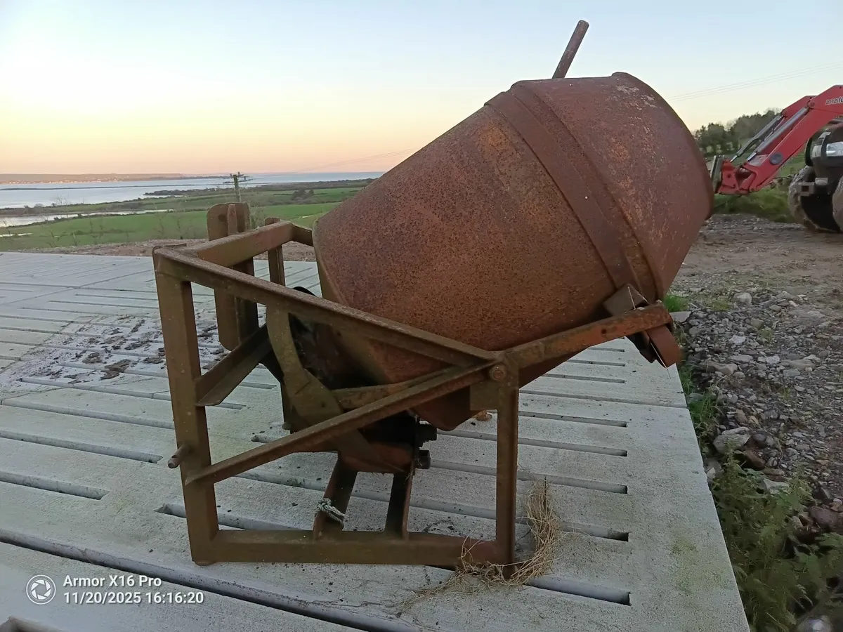 Cement/Concrete mixer - Image 1
