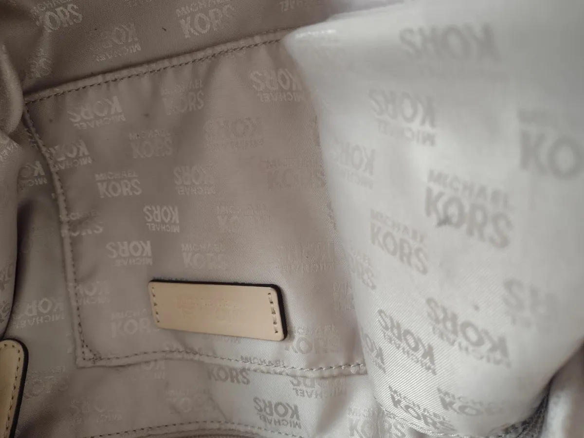 Genuine Michael Kors handbag beige leather - Image 3