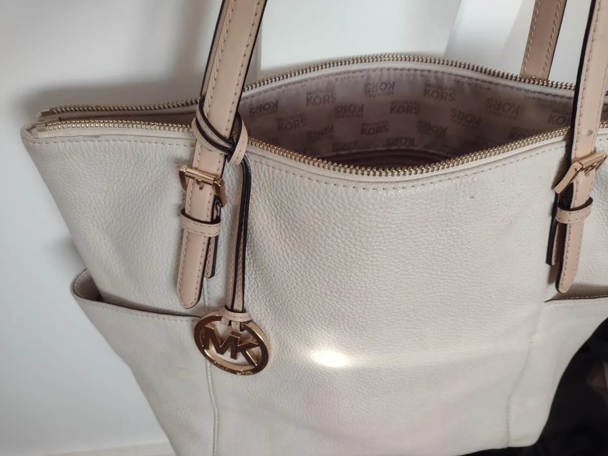 Genuine Michael Kors handbag beige leather - Image 1