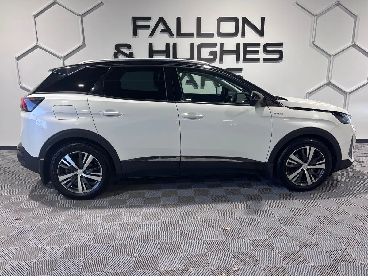PEUGEOT 3008 ALLURE 1.6 PHEV 225BHP HYBRID AUTO - Image 4