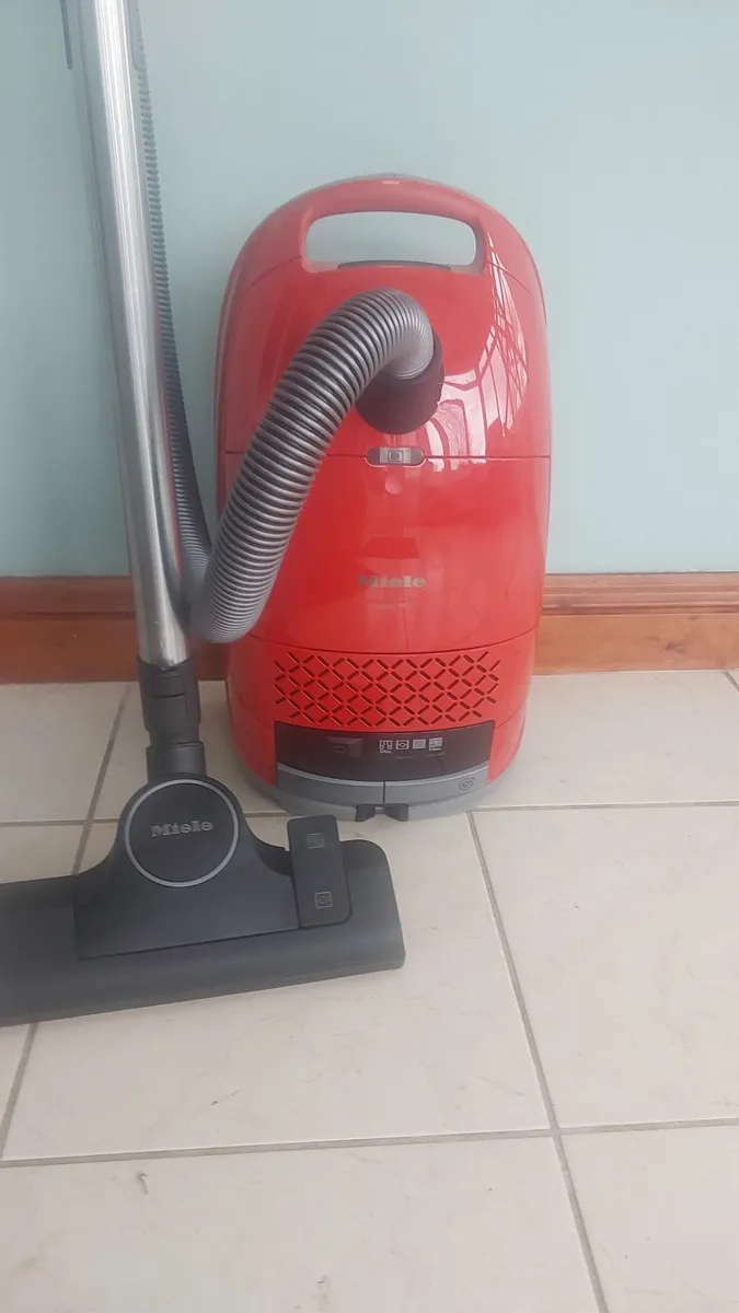 Miele Guard M1 Hoover - Image 1