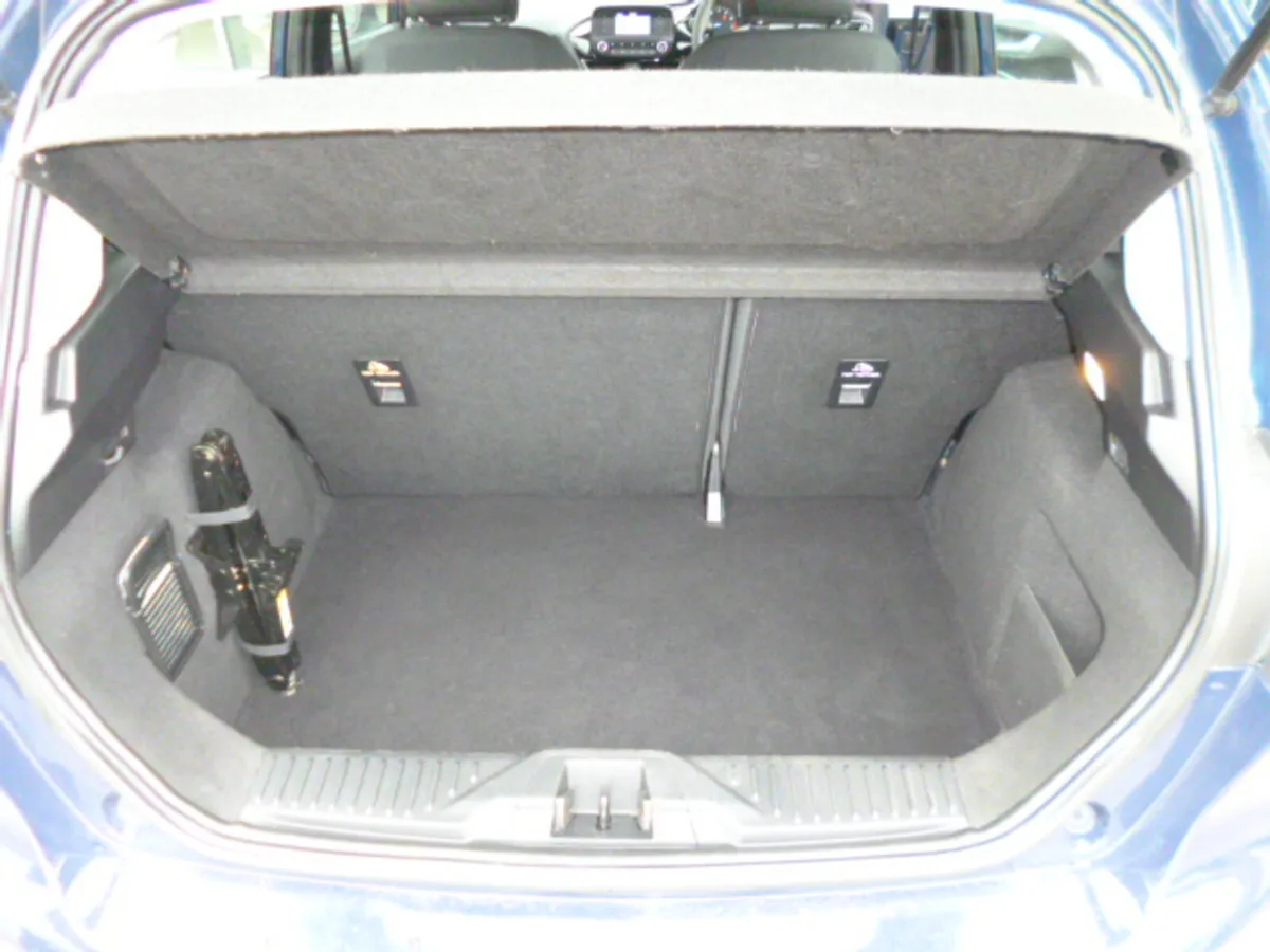 Ford Fiesta ZETEC 1.10 70PS 5SPEED 5DR 2019 - Image 4