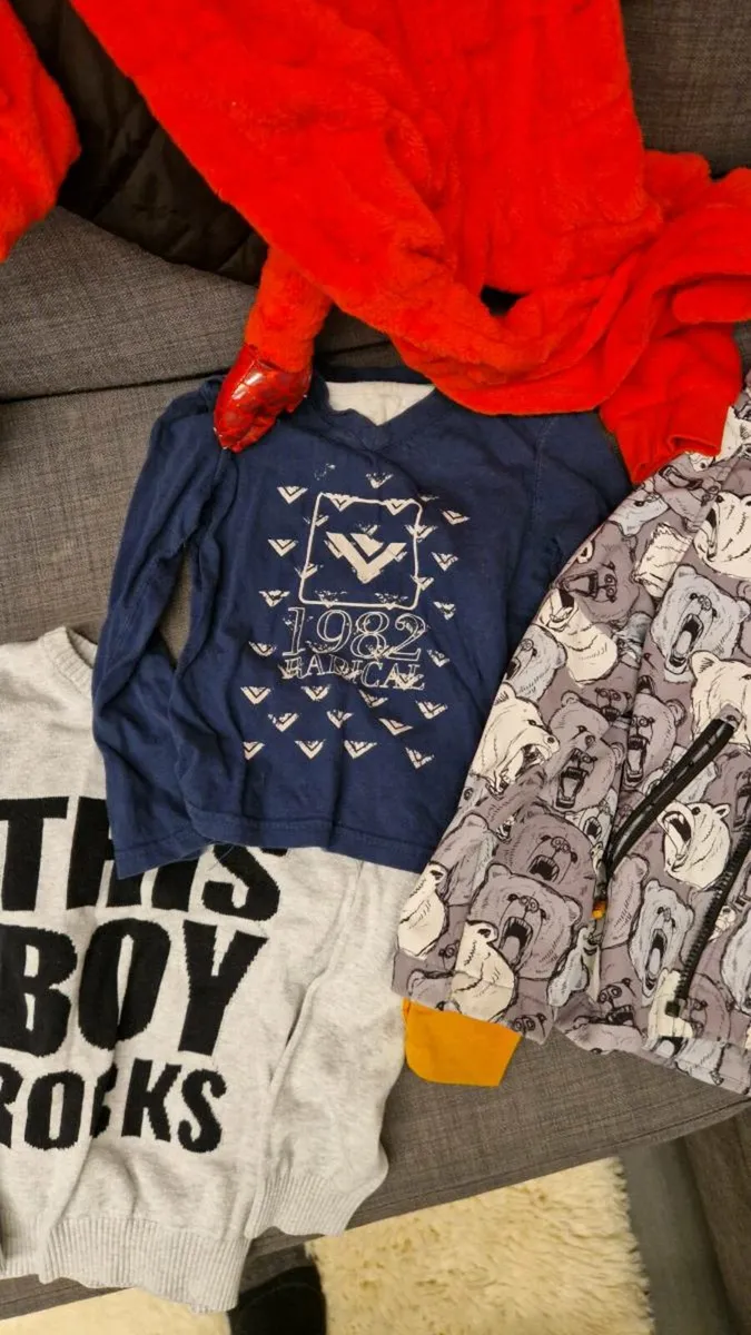 Boys 4-6 clothing bundle - Image 3