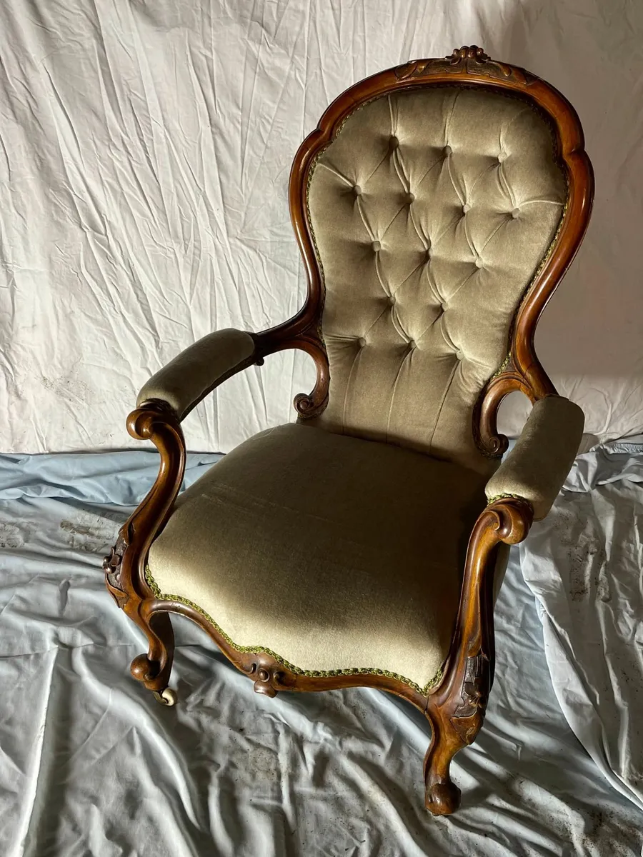 Edwardian Walnut Gentleman's Armchair. - Image 2