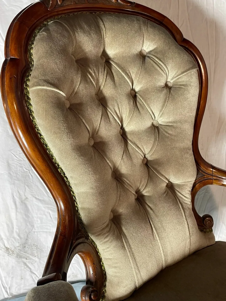 Edwardian Walnut Gentleman's Armchair. - Image 4