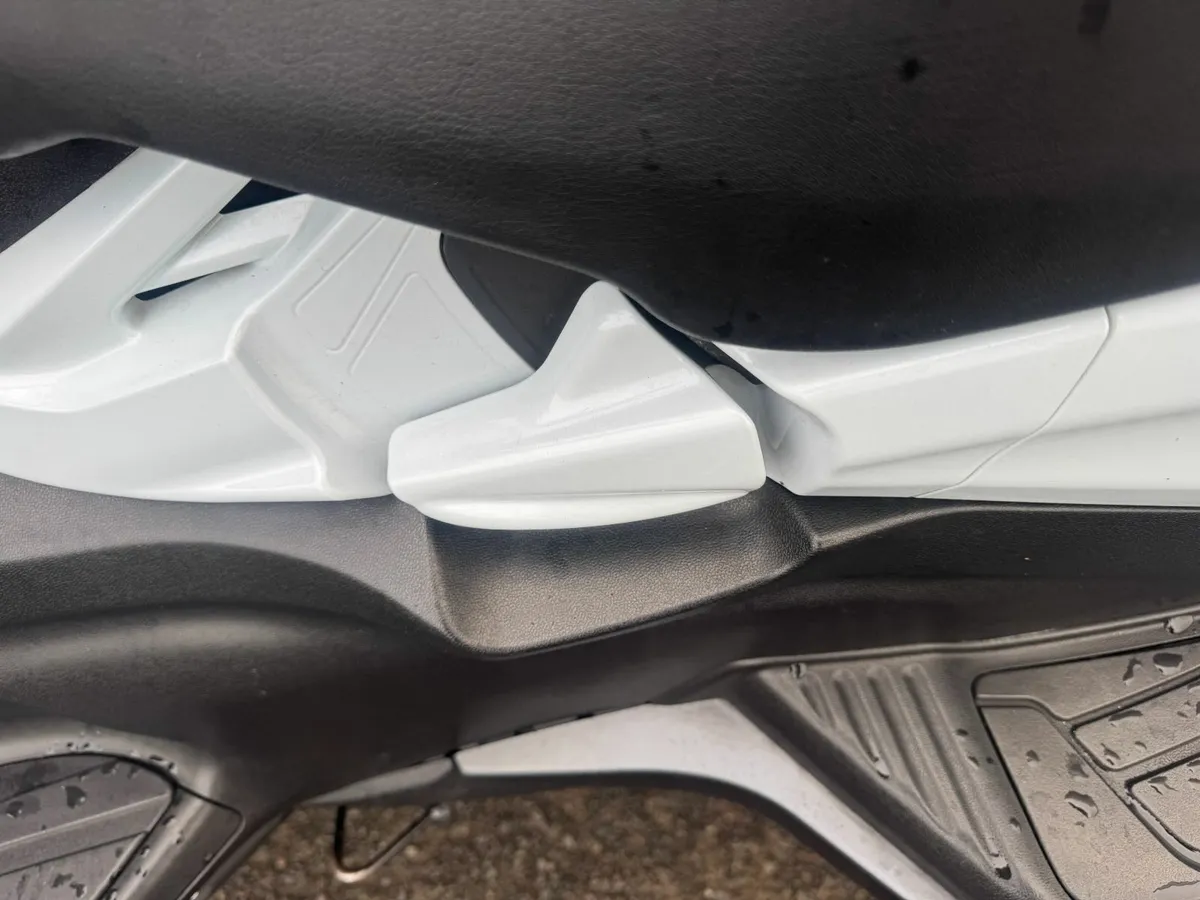 2016 Suzuki an650 Burgman executive spotless - Image 3