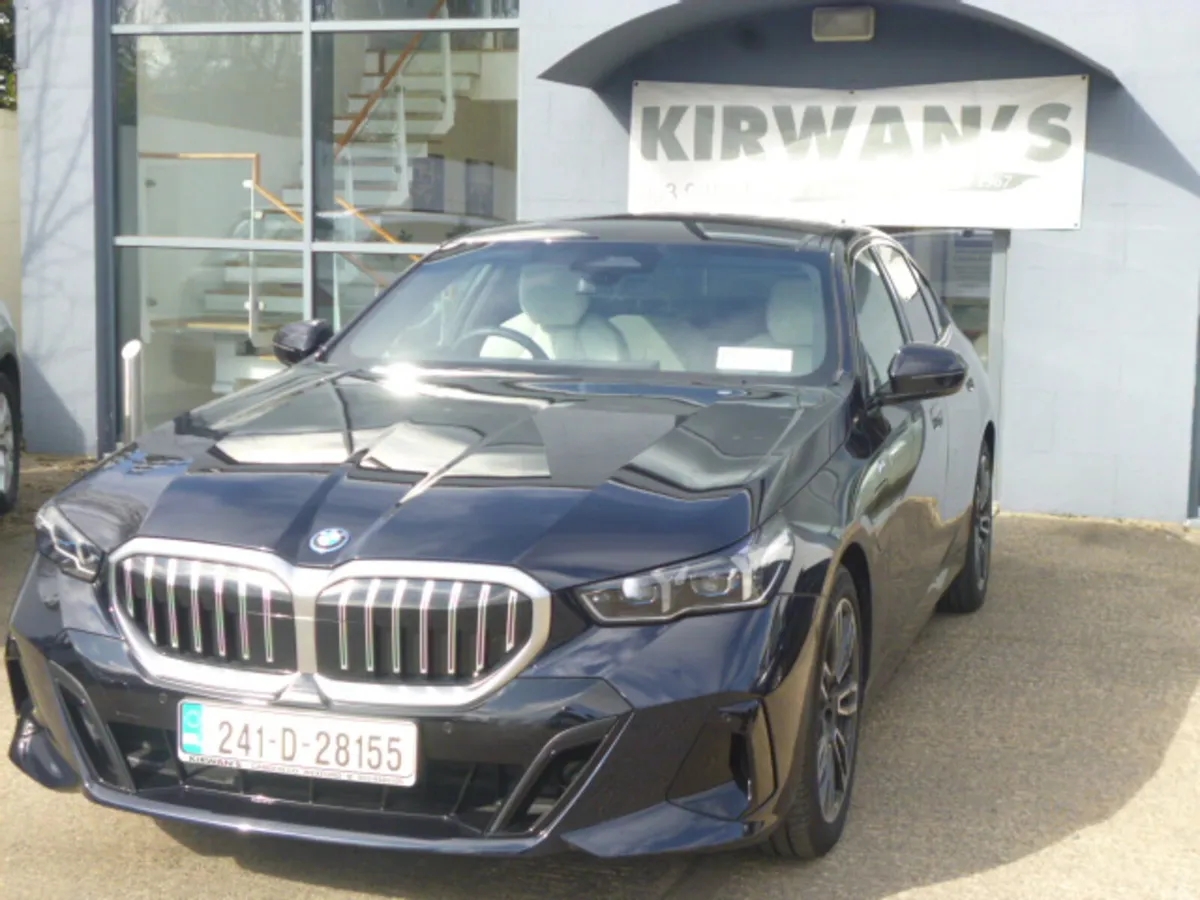 BMW 530e M Sport 2.0L Plug in Hybrid Electric 2024 - Image 3