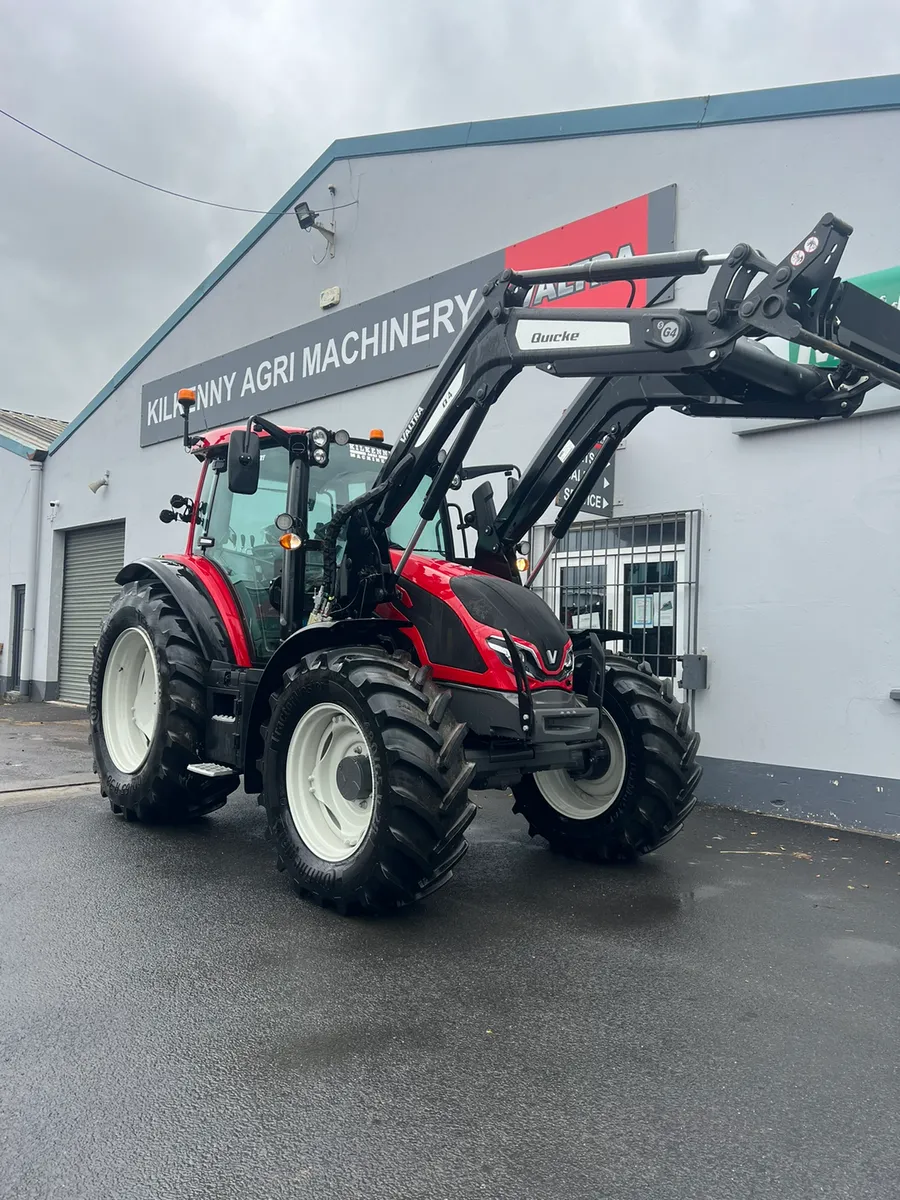 232 Valtra G125A c/w Loader, Only 600hrs - Image 1