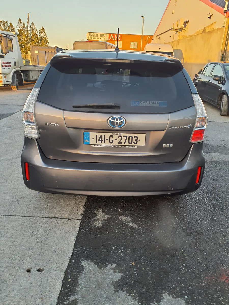 2014 Toyota Prius 7seater - Image 4