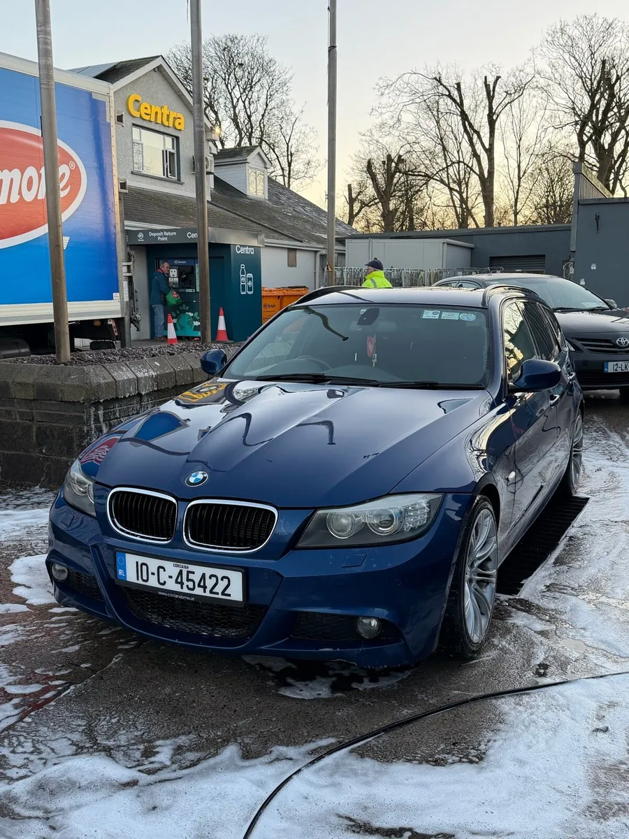 BMW 320D Estate M Sport - Image 2