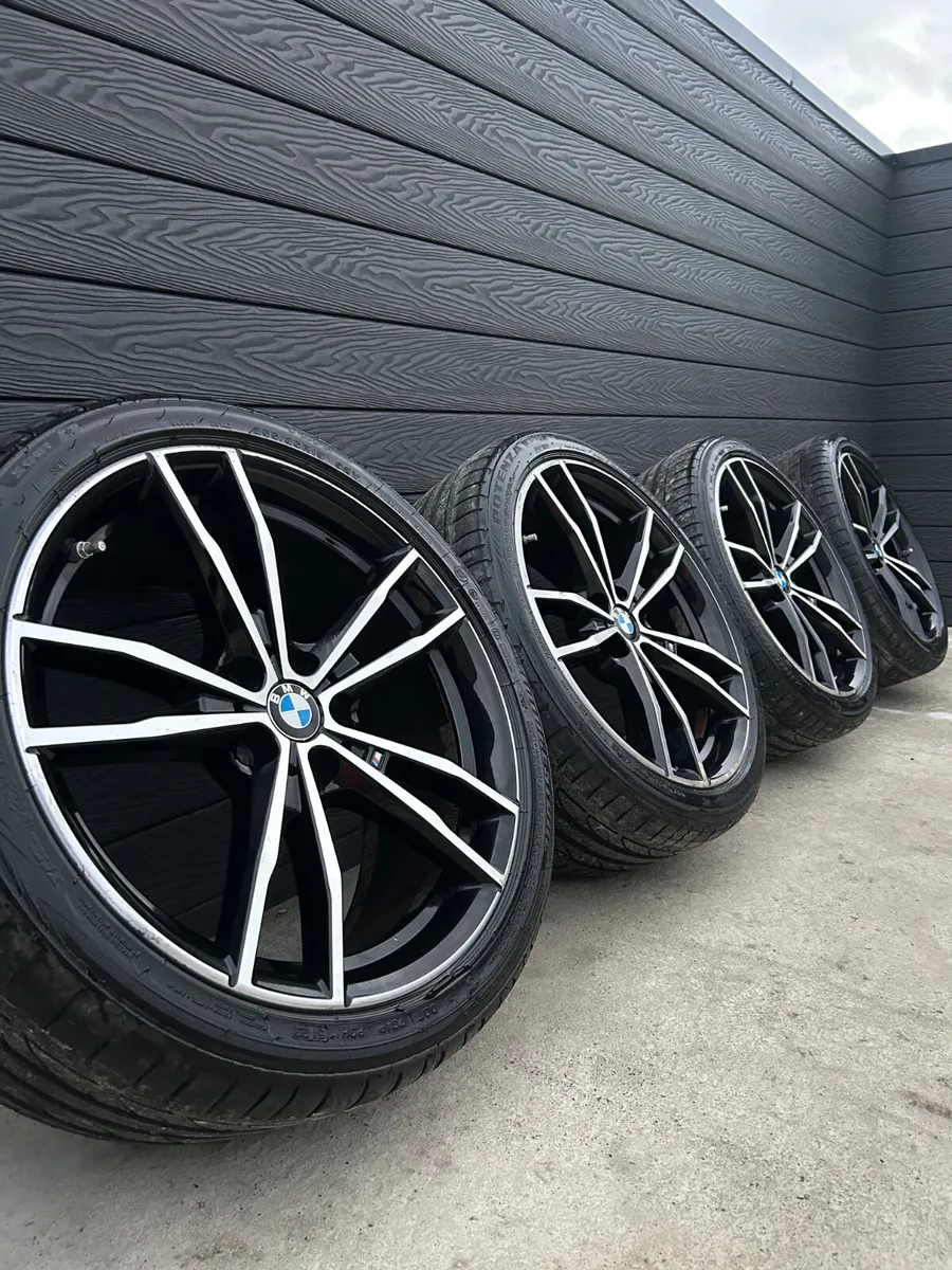 19” GENUINE BMW 5 SERIES ALLOY WHEELS & TYRES - Image 1