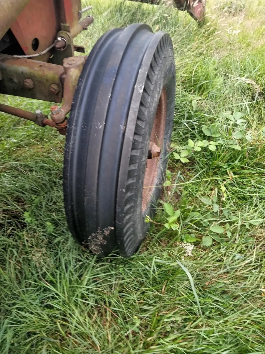 Vintage Tractor - Image 4