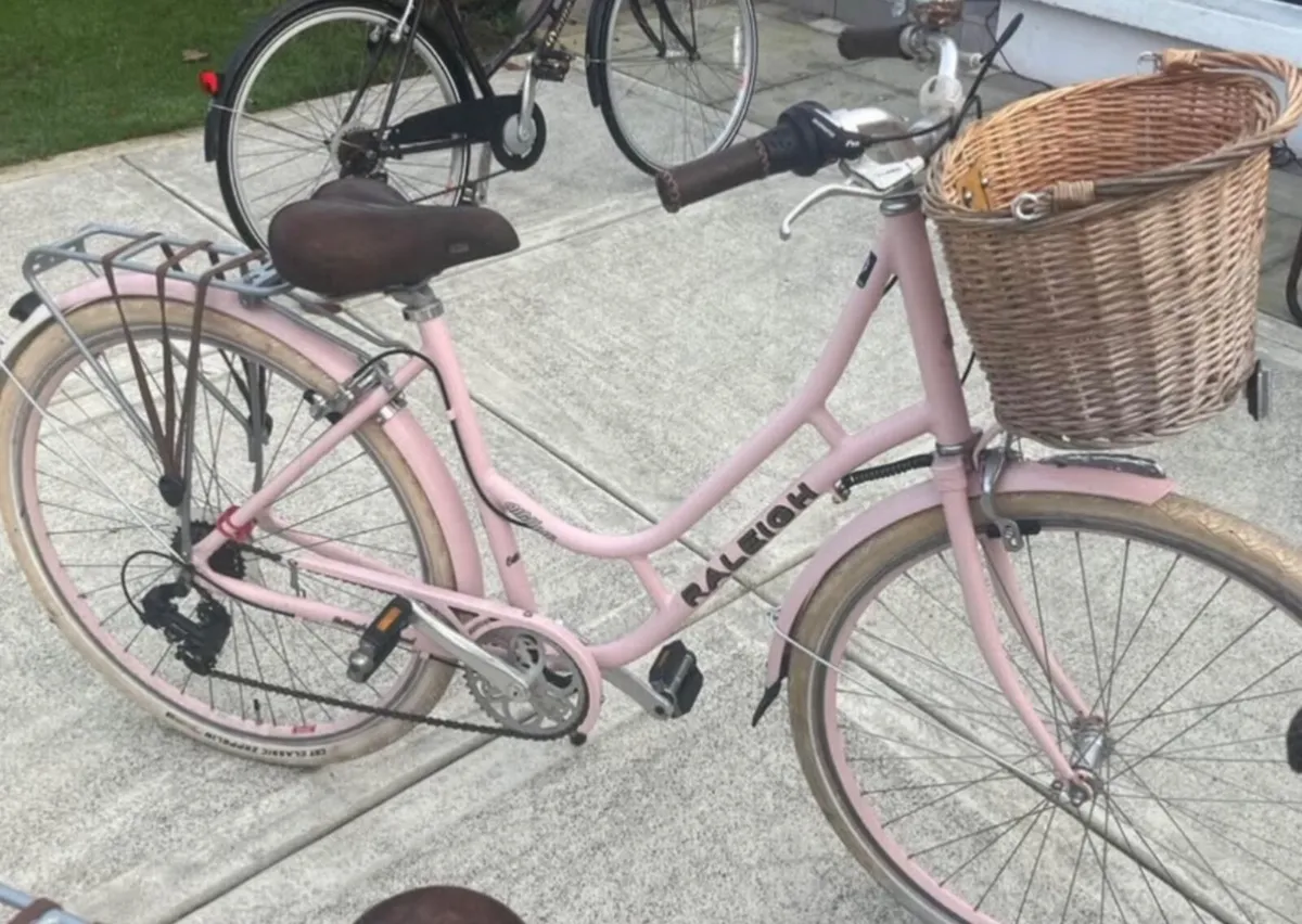 Raleigh Willow Ladies Vintage Bike - Image 2