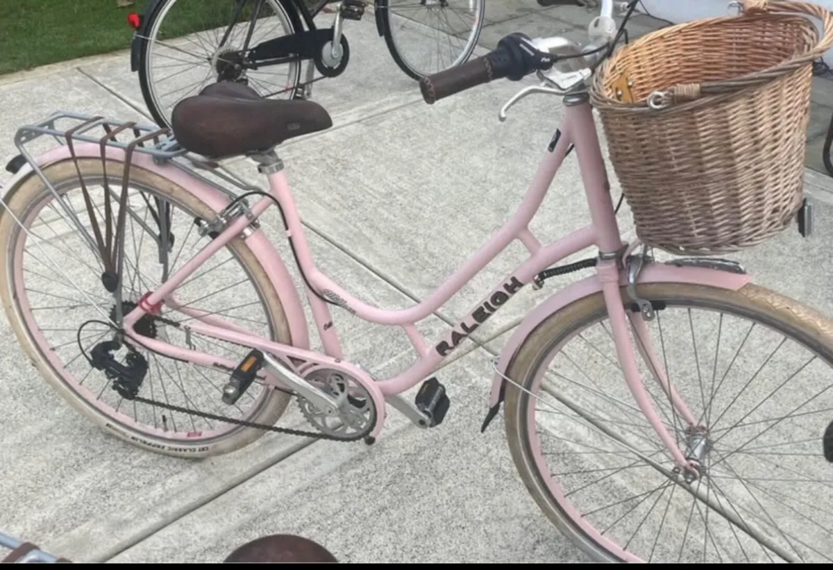 Raleigh Willow Ladies Vintage Bike - Image 4