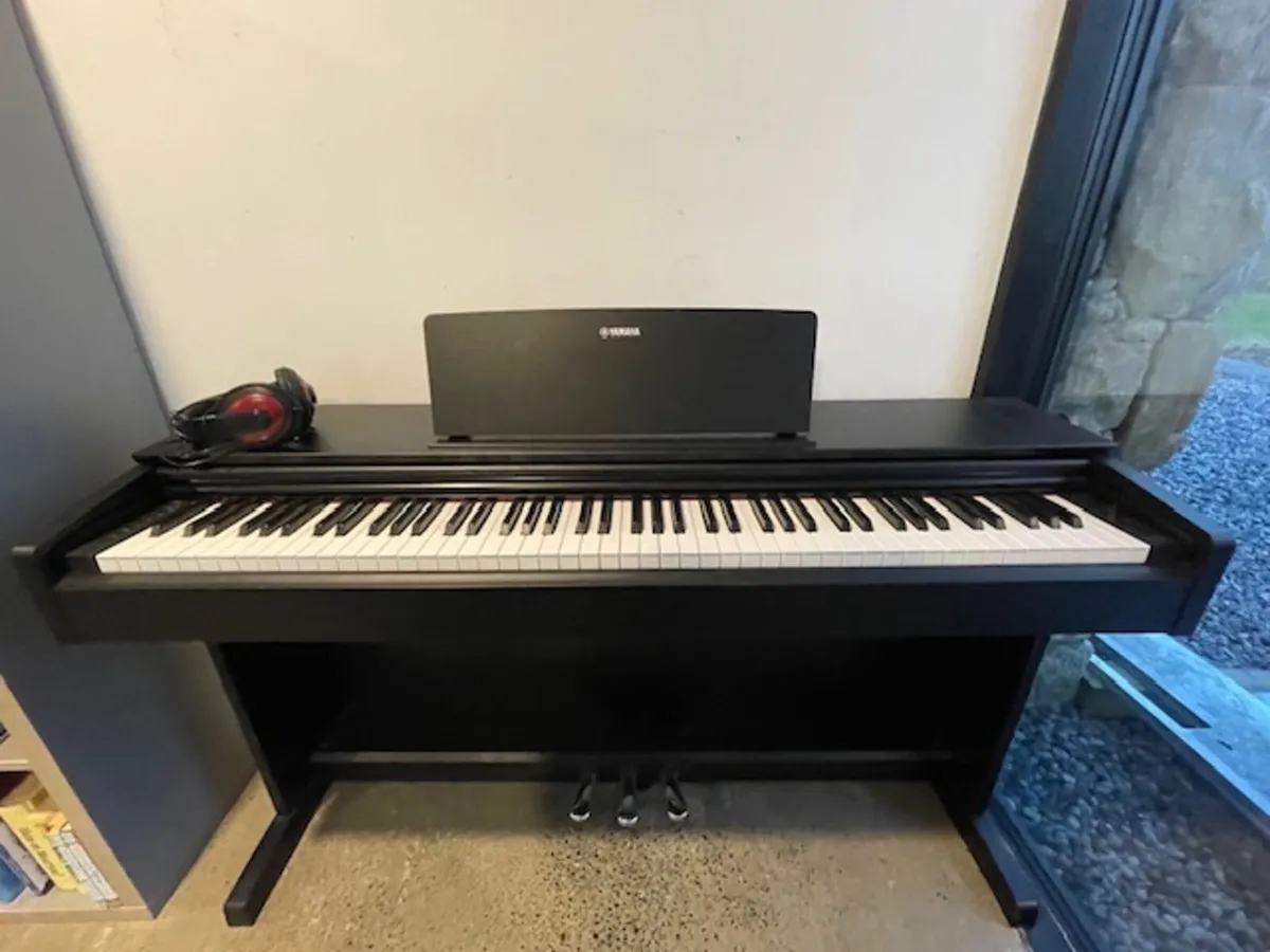 Yamaha Arius YPD-143 digital piano - Image 1