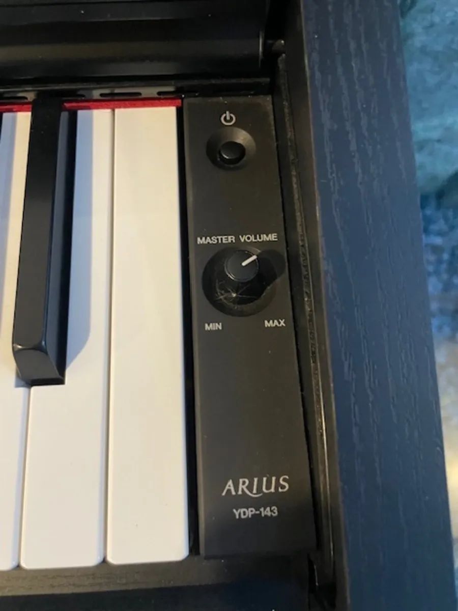 Yamaha Arius YPD-143 digital piano - Image 2