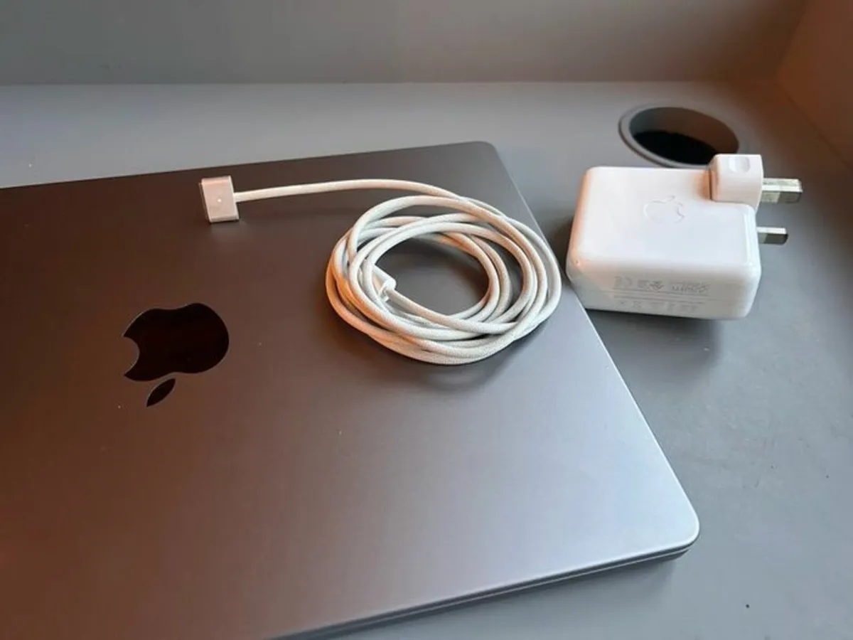 MacBook Pro M1 Series, 14" - Image 2