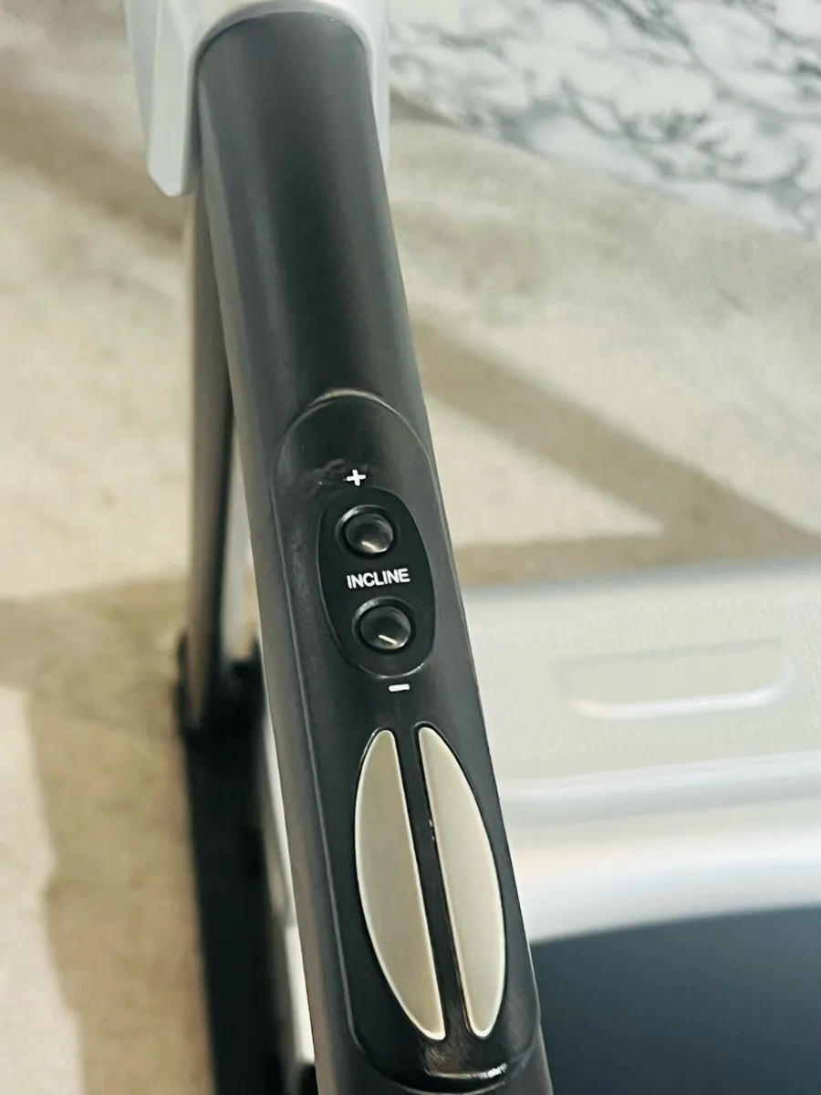 SY-1002 Folding Treadmill, Motorised incline - Image 4