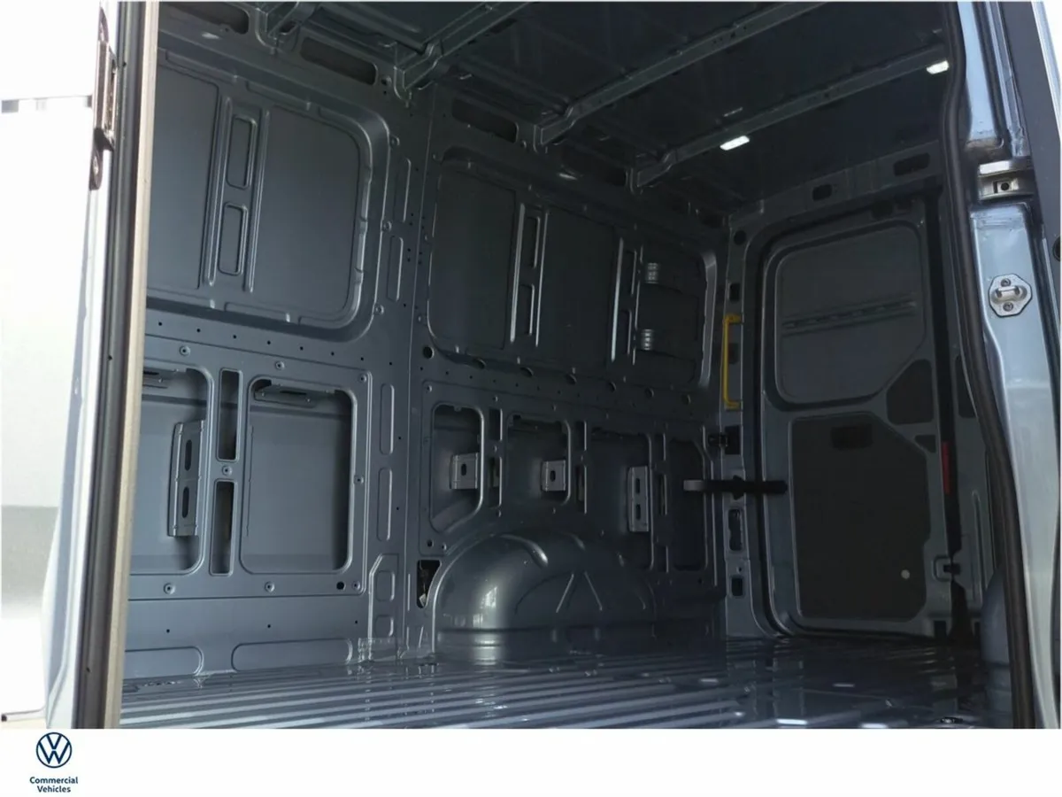 Volkswagen Crafter Trendline 2.0tdi 140bhp 3.0T MW - Image 4