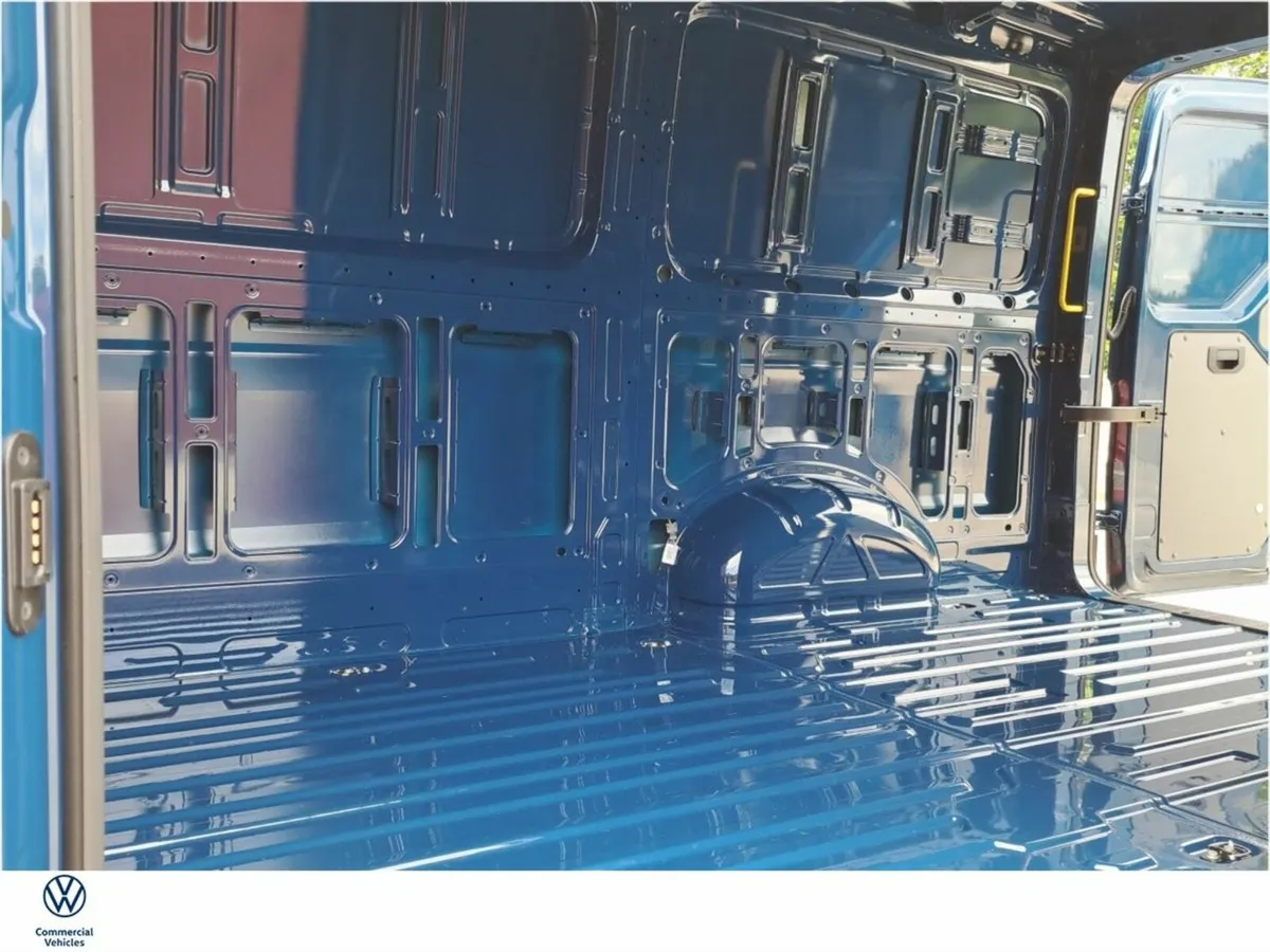 Volkswagen Crafter Highline 35 MWB 140BHP - Image 4