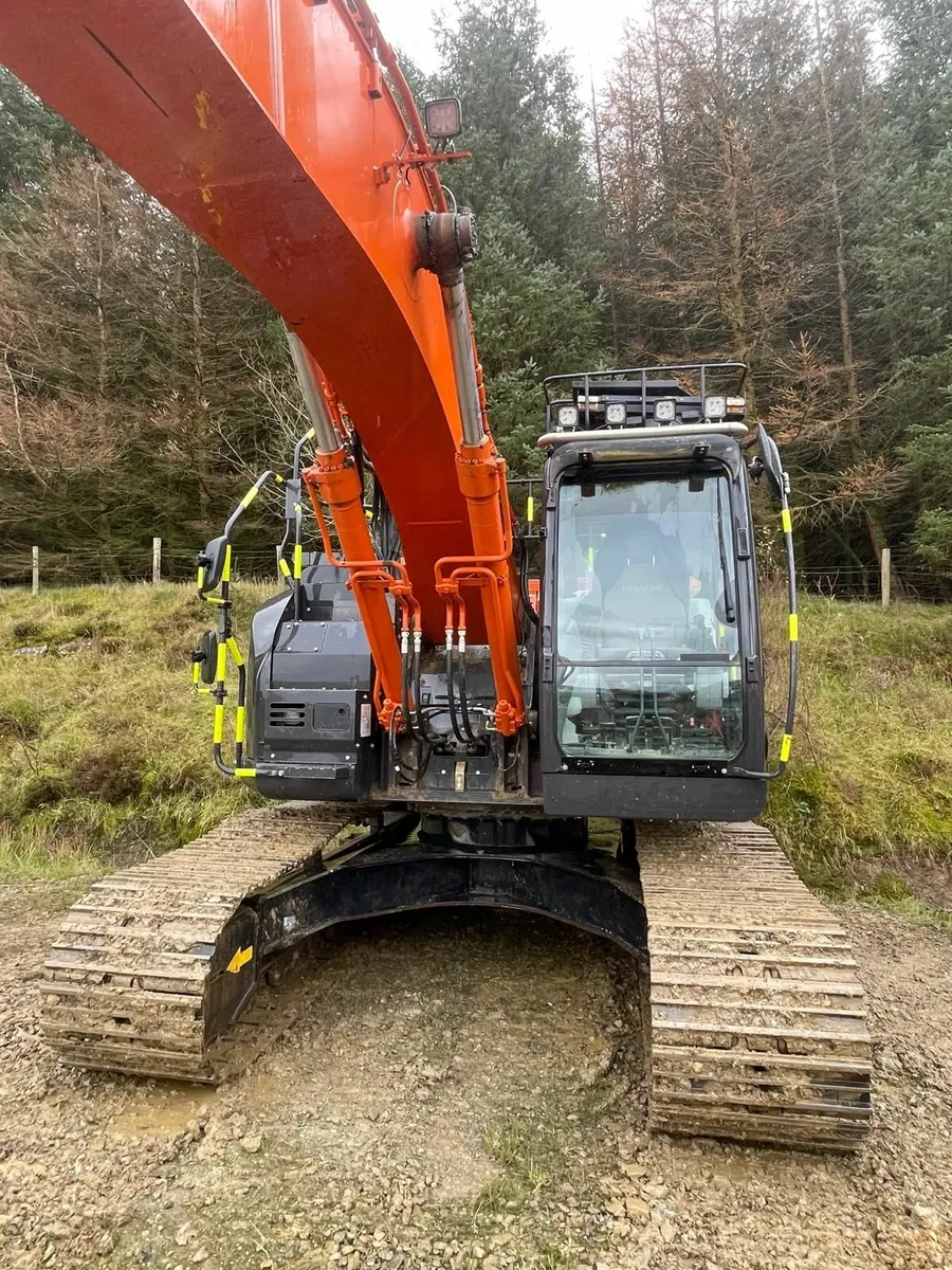 Hitachi ZX225USLC-6 (2021) - Image 1