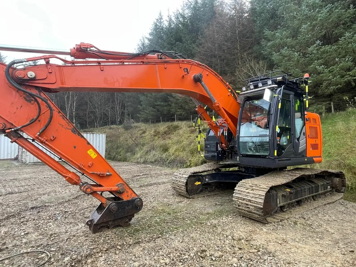 Hitachi ZX225USLC-6 (2021) - Image 3