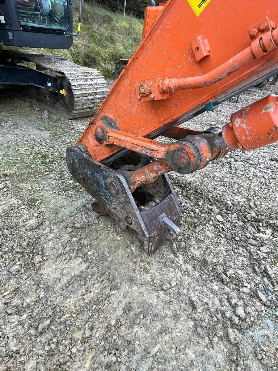 Hitachi ZX225USLC-6 (2021) - Image 4