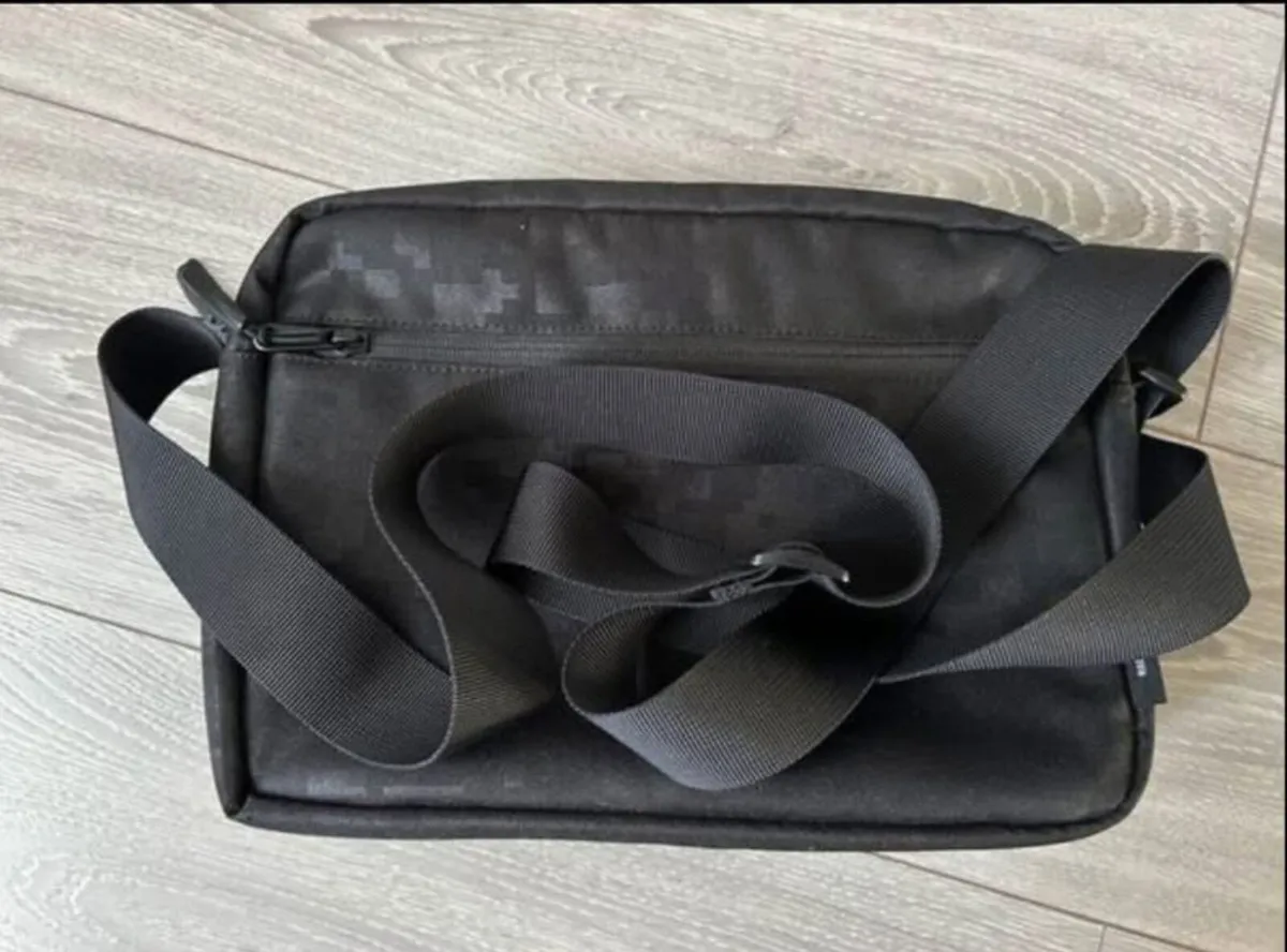 tomtoc Electronic Organizer Accessory bag - Image 3