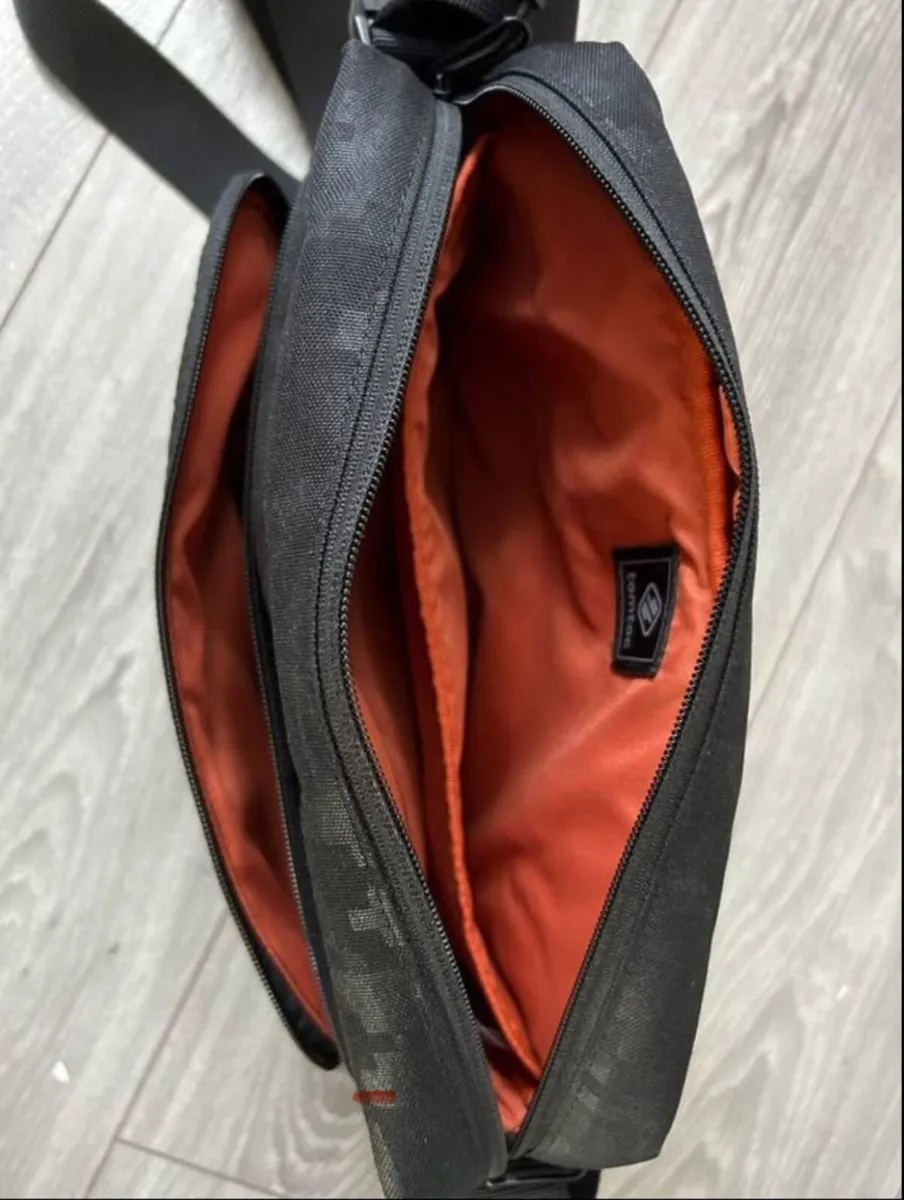 tomtoc Electronic Organizer Accessory bag - Image 4