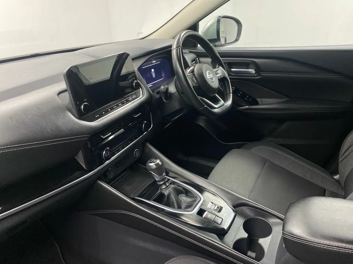 Nissan Qashqai 1.3 PET MILD HYBRID SV PREMIUM - Image 3