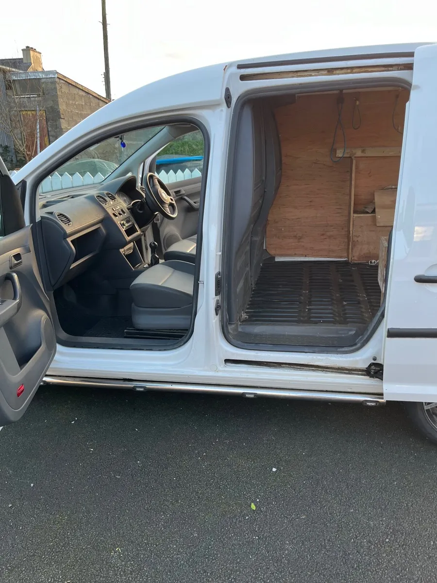 Volkswagen Caddy 2012 - Image 2