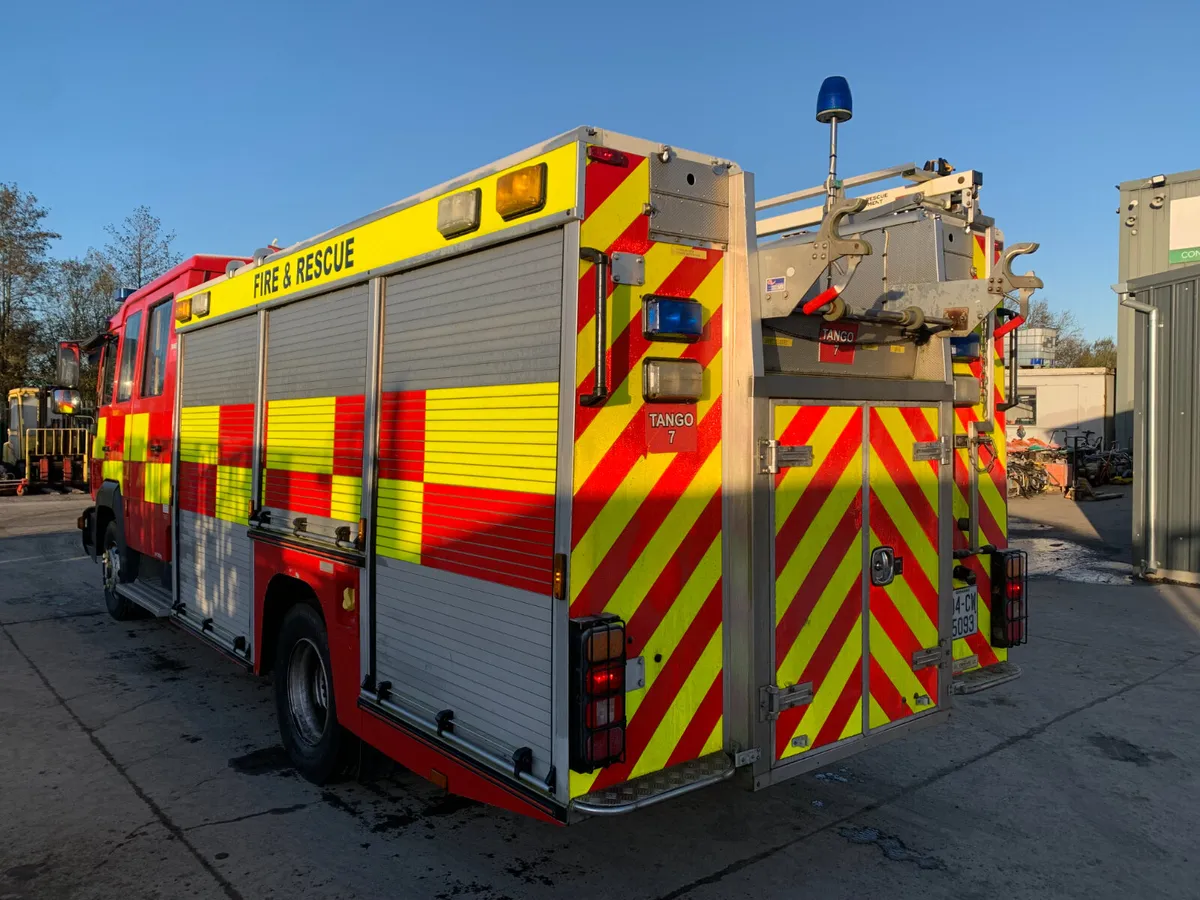 UNRESERVED 2004 MAN 12.225 FIRE ENGINE FOR AUCTION - Image 3